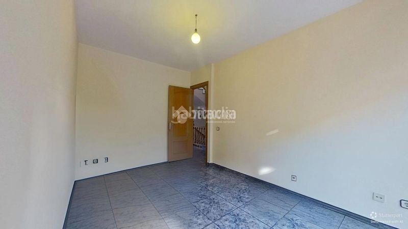 Foto 56a03fbd-21a1-45a6-a161-7e8d3923f7a9. Casa aparellada amb calefacció a Centre-Eixample-Can Llobet Barberà del Vallès