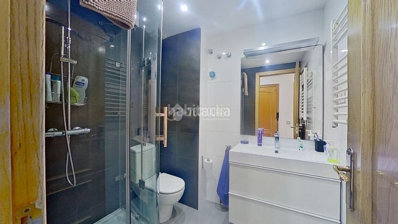 Foto b7417d3d-f3b7-4e0a-bb39-55e50c78f8ca. Casa aparellada amb calefacció a Centre-Eixample-Can Llobet Barberà del Vallès