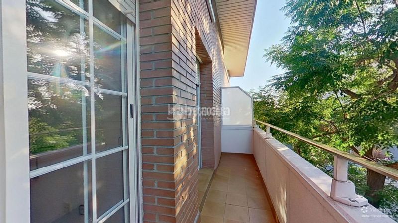Foto caf734a8-188f-4bd0-896c-cc075e5830ec. Casa aparellada amb calefacció a Centre-Eixample-Can Llobet Barberà del Vallès