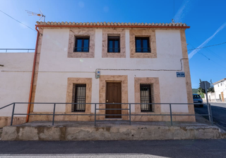 Casa en Monver. Encantadora casa de pueblo renovada en chinorlet  lista para ent