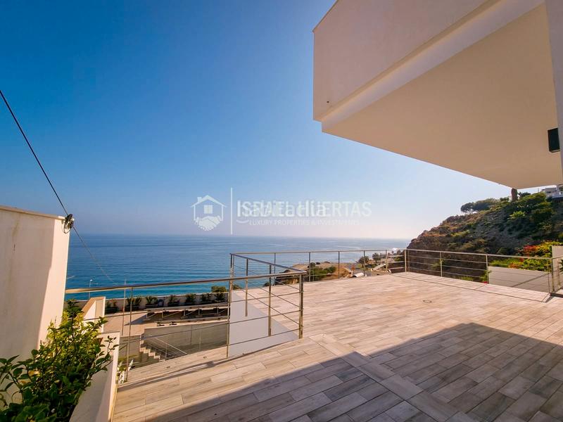 Foto 685d5ab4-4544-438a-a5fa-a5db5400f4fc. Casa amb calefacció aparcament piscina a Chaparil - Torrecilla - Punta Lara Nerja