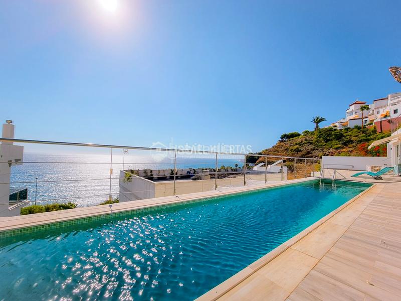 Foto 765a3434-735a-4522-a4be-533b748926b6. Casa amb calefacció aparcament piscina a Chaparil - Torrecilla - Punta Lara Nerja