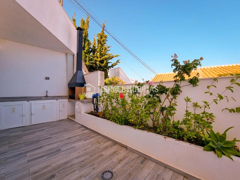 Foto 9404b80a-f99f-46dd-85fa-4590087b1890. Casa amb calefacció aparcament piscina a Chaparil - Torrecilla - Punta Lara Nerja