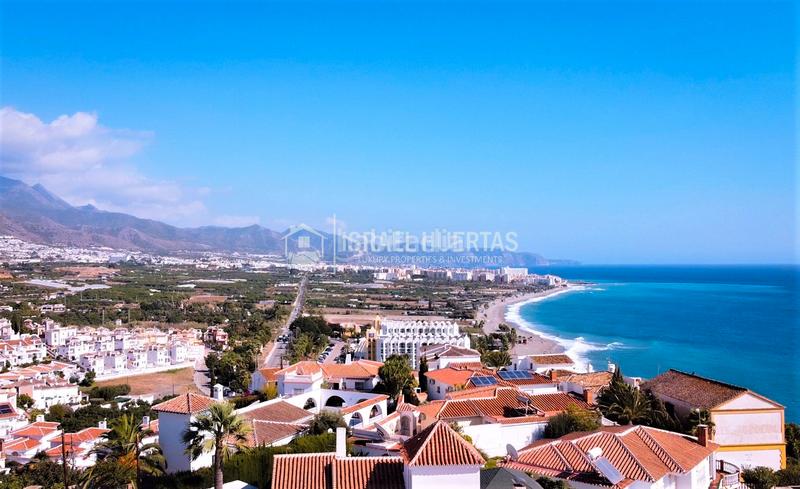 Foto cc4d180a-f469-43c8-a3f1-16303e7a574d. Casa amb calefacció aparcament piscina a Chaparil - Torrecilla - Punta Lara Nerja