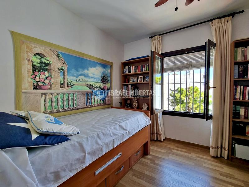 Foto 4f365d97-563b-4442-bcb3-a8a7c4e12455. Casa aparellada a Centro Nerja