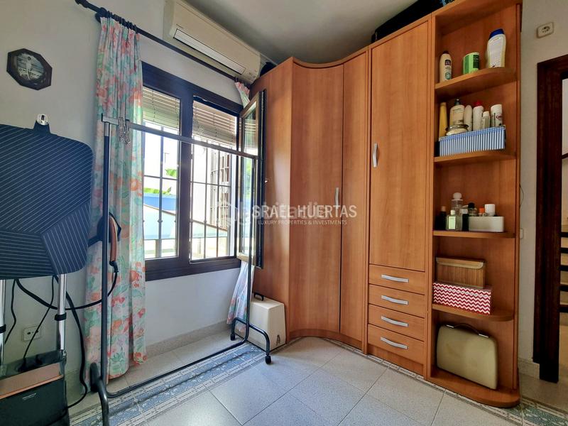 Foto b7abf2b6-b36c-41c3-94e7-3f0e248bd3af. Casa aparellada a Centro Nerja