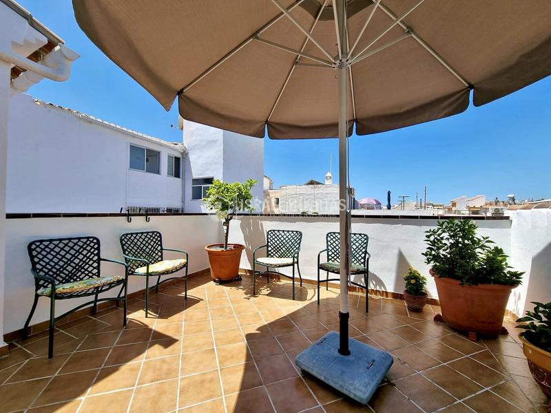 Foto bea0b704-0b3f-46f2-864e-87e95ba306f8. Casa aparellada a Centro Nerja