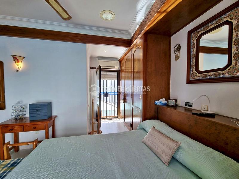 Foto ea0ef053-b203-4398-b177-773393662495. Casa aparellada a Centro Nerja
