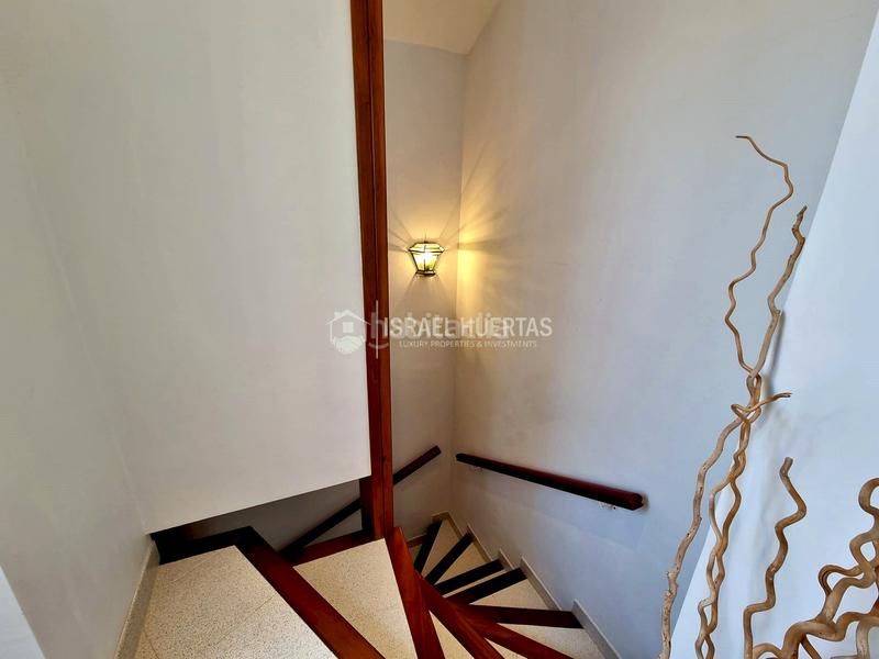 Foto ea800b81-6b5d-44de-9c2e-031375bf6979. Casa aparellada a Centro Nerja