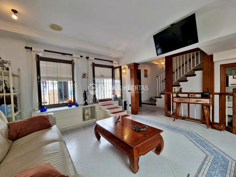 Foto f141e135-aa7d-4526-9de9-747a0bf94fe6. Casa aparellada a Centro Nerja