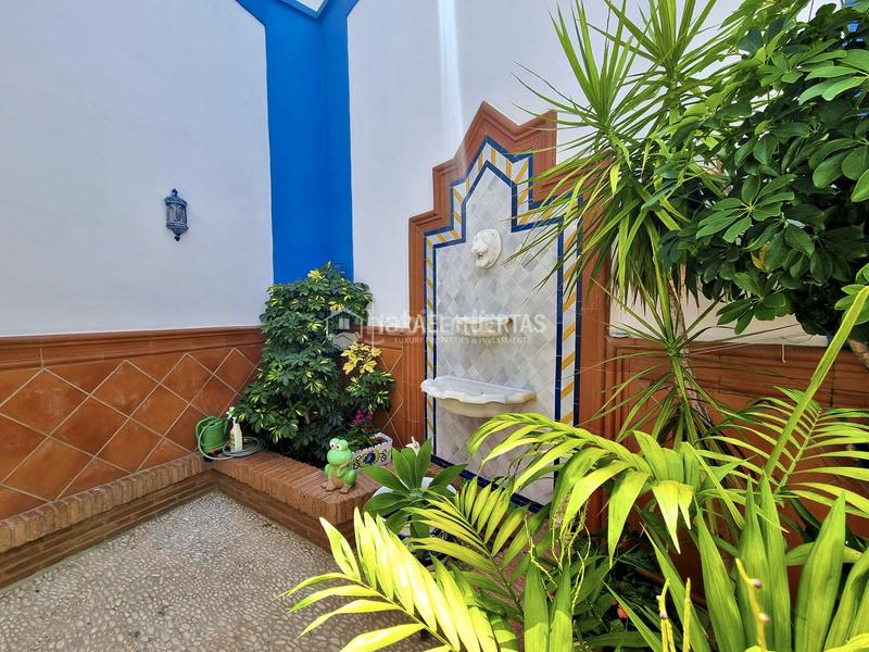 Foto fc85465d-5bef-4c00-8bf0-b345b71f602e. Casa aparellada a Centro Nerja