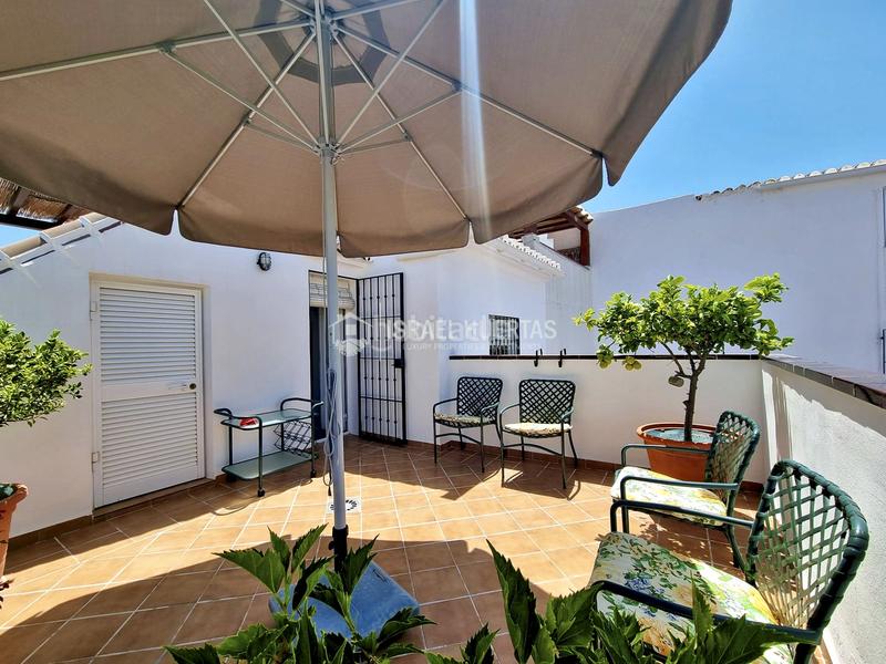 Foto fdd0eb1e-7b32-4aa9-9ae4-f3203c58549f. Casa aparellada a Centro Nerja