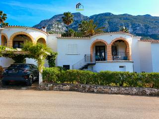 Casa adossada en El Montg. Villa con vistas al mar montgo dnia