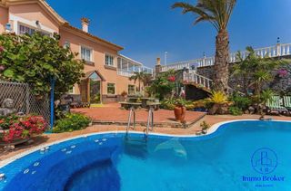 Casa en El M�dano. Excelente oportunidad de inversi�n en el m�dano chalet costero v