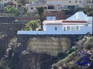 Casa en Araya. Casa independiente con piscina climatizada, vistas al mar y casa