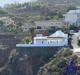 Casa a Araya. Casa independiente con piscina climatizada, vistas al mar y casa