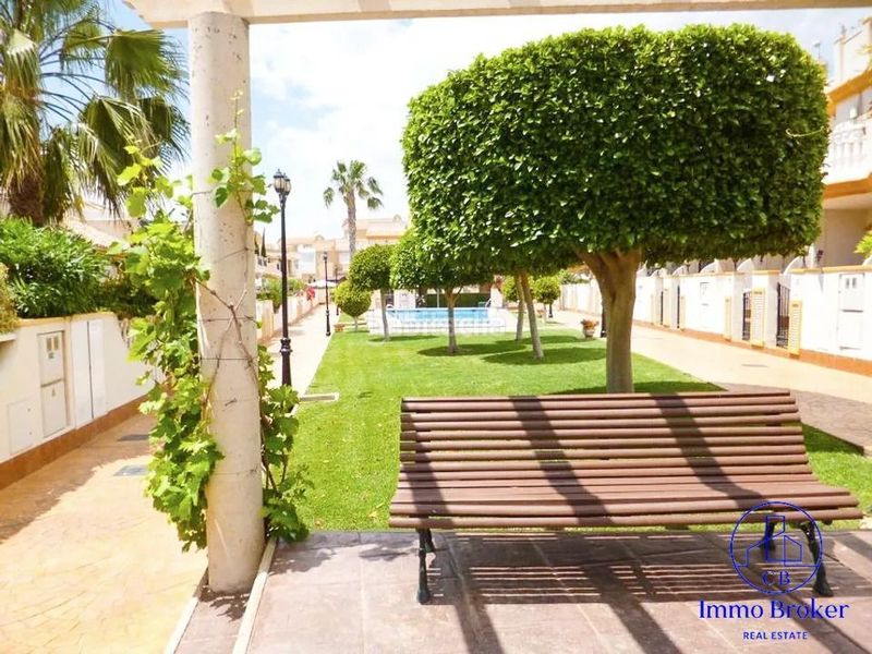 Foto 1111f48d-93ce-46a5-a11d-a242f5f3c9cb. Pis amb piscina a La Regia Orihuela