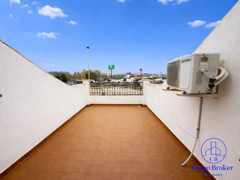 Foto c7f9689f-0a64-43ee-bc94-08031655e941. Pis amb piscina a La Regia Orihuela
