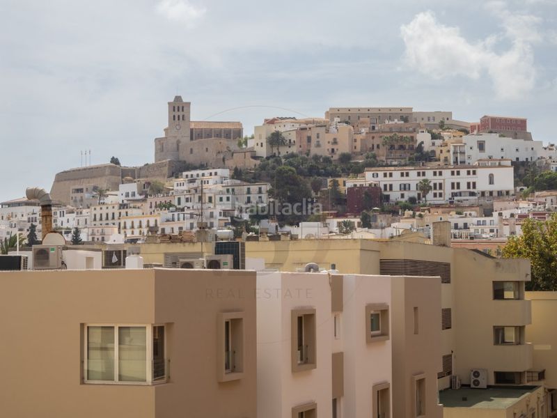 Foto c86645cb-4b19-4bc4-b715-ec9b214d36c3. Apartament amb aparcament a S´Eixample-Can Misses Ibiza