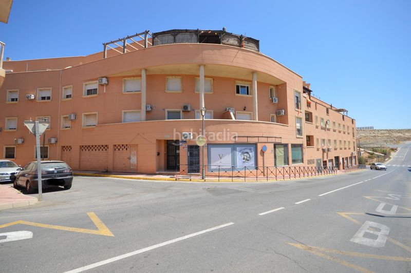 Foto 2f38f90c-7c63-4c61-b658-bf03a814bb10. Planta baixa amb aparcament a Viator