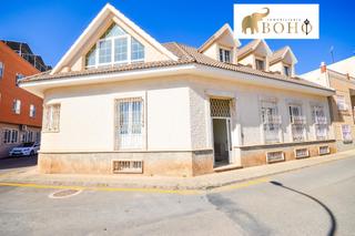 Casa en Calle tierno galvan 16. Se vende casa en alhama