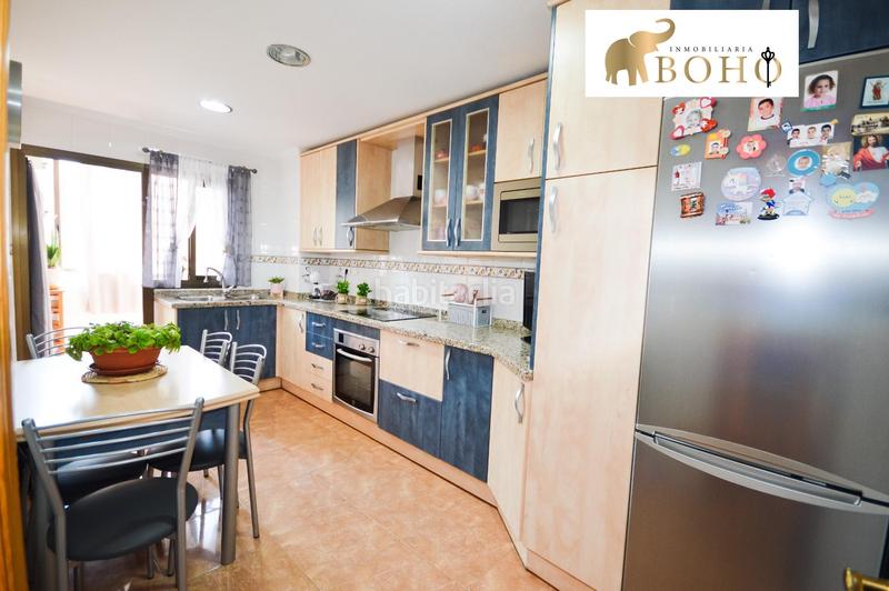 Foto 081b0ded-7a6e-4b6c-b5e0-7d3d019a22e2. Piso en calle san anton 6 se vende piso en zona plaza pavia c san antón en Almería