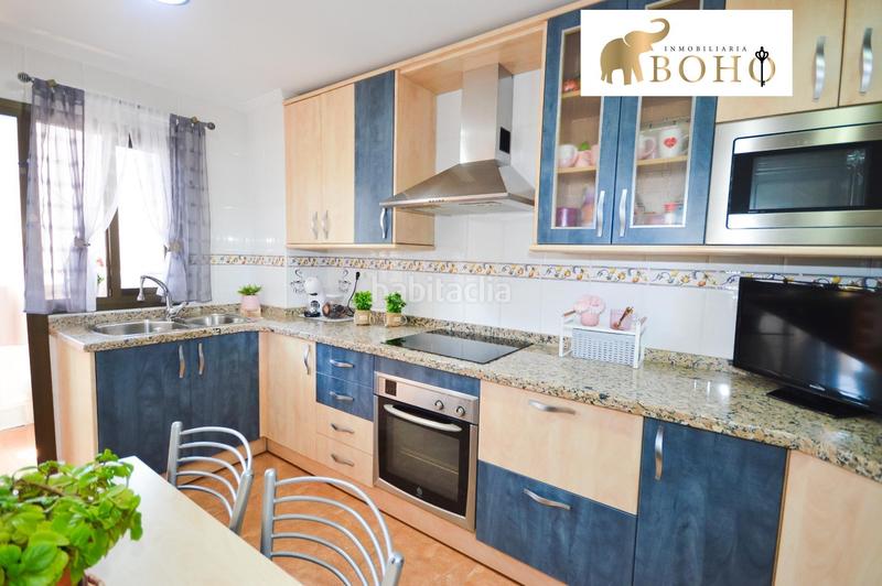 Foto 4cb6cd34-a5ba-4737-bc3d-116ec3c973a8. Piso en calle san anton 6 se vende piso en zona plaza pavia c san antón en Almería