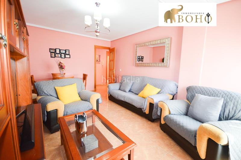 Foto 4cc094e0-42fc-42d9-8e18-ba54fe2cc6d3. Piso en calle san anton 6 se vende piso en zona plaza pavia c san antón en Almería