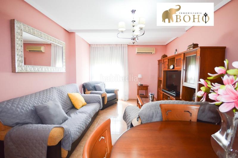 Foto 7012f579-a39f-4c4d-8c56-fe9ca4fd02f2. Piso en calle san anton 6 se vende piso en zona plaza pavia c san antón en Almería