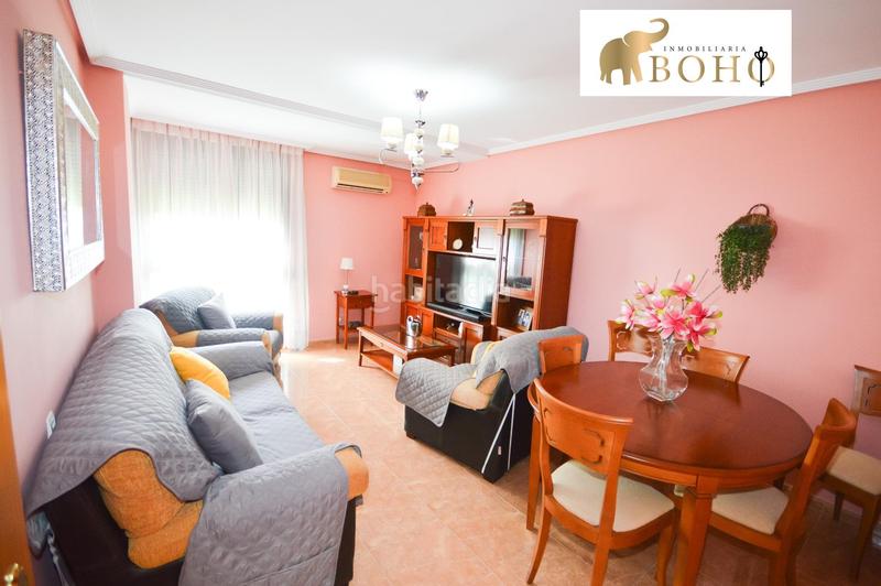 Foto 8a0c25c1-48b3-4e25-838c-3002520a3cef. Piso en calle san anton 6 se vende piso en zona plaza pavia c san antón en Almería