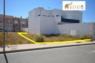 Terreny residencial  Calle alhambra 6. Se vende terreno urbano en pechina
