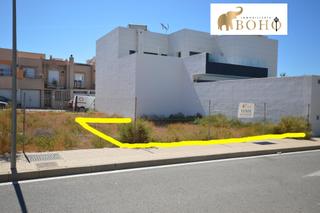 Wohngrundstück in Calle alhambra 6. Se vende terreno urbano en pechina