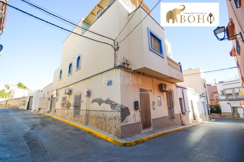 Foto 39a2d2b2-34f7-4587-93ae-530b433bdfc4. Casa a calle calle de serafín abad a Viator