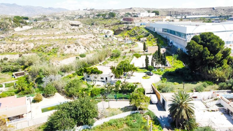 Foto 993ea3c8-9c71-4847-bd67-e35f1b4df1a1. Masia amb aparcament a Pechina