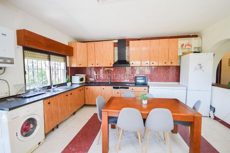 Foto b64f3fd4-1edb-474c-8489-b2847fbbc6ac. Masia amb aparcament a Pechina