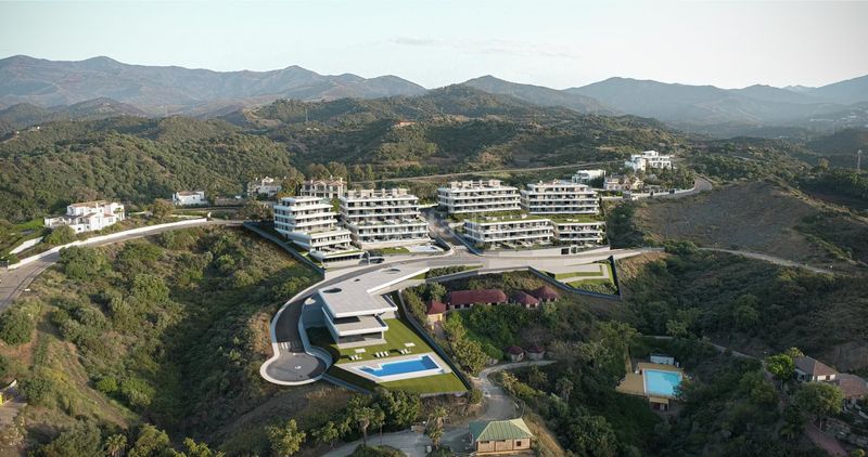 Foto 2147bb4d-6fd2-4e9f-841f-33badc57fae6. Àtic 105m<sup>2</sup> amb calefacció aparcament piscina a Zona Miraflores Marbella