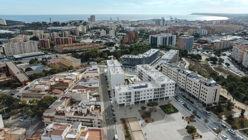 Foto b9b8dfba-e71b-41c7-af8e-e504d4ecb11a. Piso 73m<sup>2</sup> en calle deportista pitu perramón 1 en Paus - Polígono San Blas Alicante