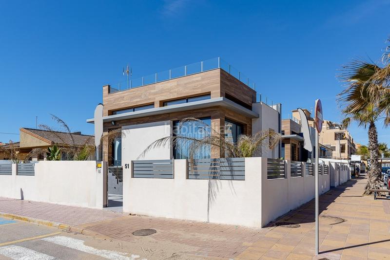 Foto c6220855-f8a5-47d1-9fa4-0e17e1b9f614. Casa con piscina in Los Europeos Torrevieja