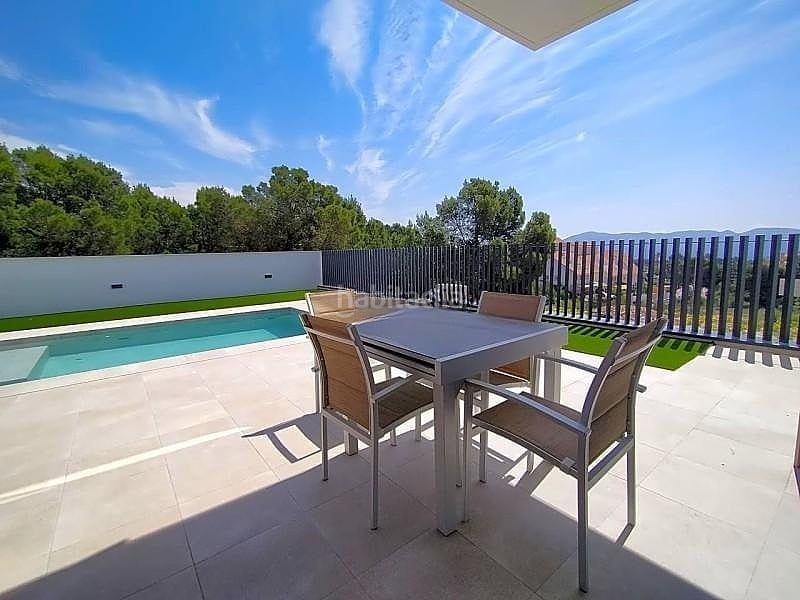 Foto c71e860d-7a55-4be7-96d2-53e6e9db459c. Casa amb piscina a Coloma Nucia (la)