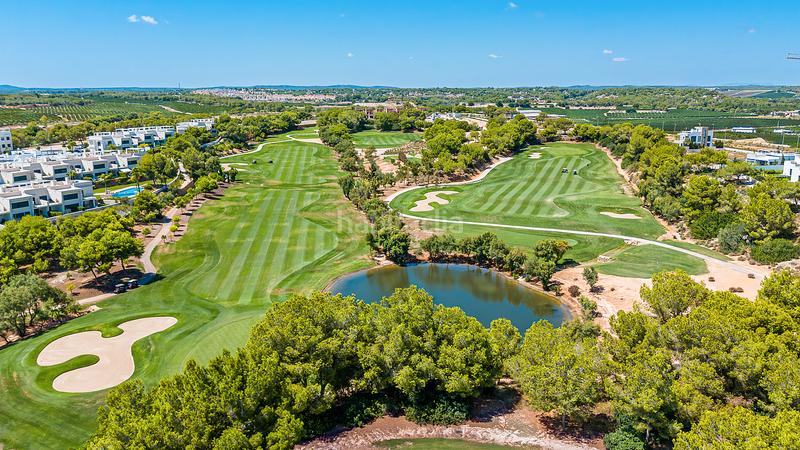 Foto 10e6a693-8e64-489b-8f2d-69caad9a65dc. Maison avec piscine dans El Pinar de Campoverde Pilar de la Horadada