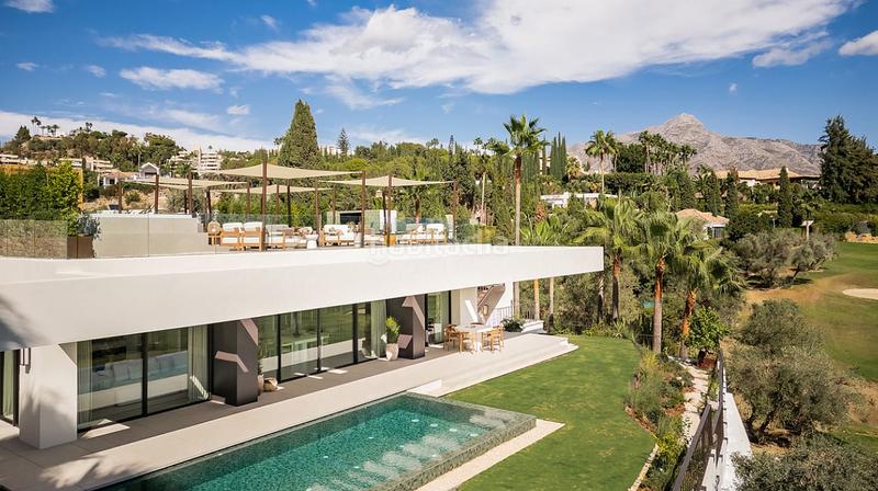 Foto 9a32af66-f8a7-4b2b-93d1-b8cafae1cd69. Casa amb piscina a Los Naranjos Marbella