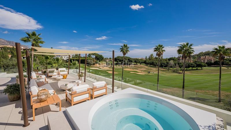 Foto cc89019f-1277-4418-8e71-314ea57b2b08. Casa amb piscina a Los Naranjos Marbella