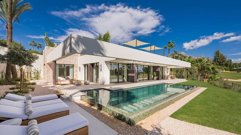 Foto f307738b-0e35-4358-8839-228ea0200b76. Casa amb piscina a Los Naranjos Marbella