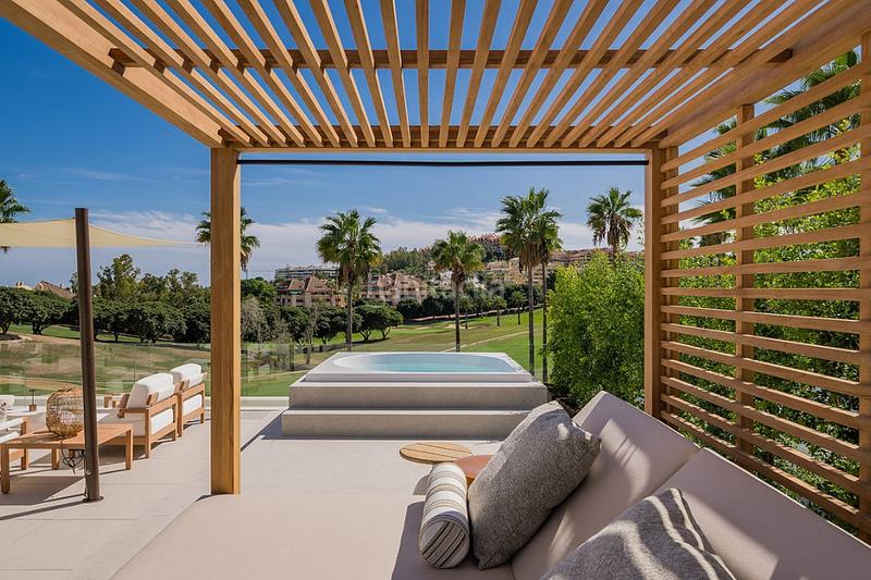 Foto 645c1ec3-66e5-47f8-8668-8b39d9c9e4e4. Haus mit pool in Los Naranjos Marbella
