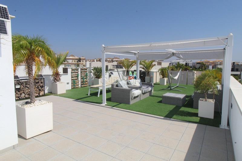 Foto 4333bab0-9efc-42b0-940b-3b7042ca8d72. Casa amb piscina a Los Almendros Orihuela