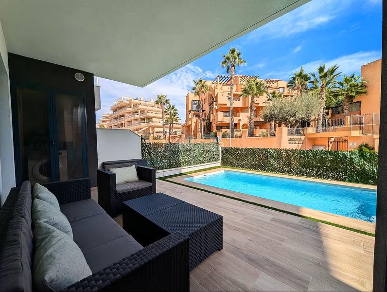 Foto bce9fbe9-983b-4992-82ba-7cda43c1933a. Apartament amb piscina a Villamartín-Las Filipinas Orihuela