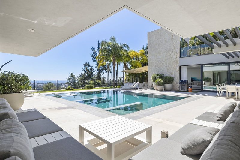 Foto f656ce60-5377-46df-96a6-5648bf8dc557. Casa amb piscina a La Alquería Benahavís