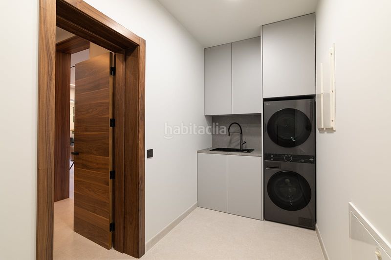 Foto 07d87adf-127c-4a46-93e9-dcaf35c0bf43. Casa amb piscina a Centre Castelldefels