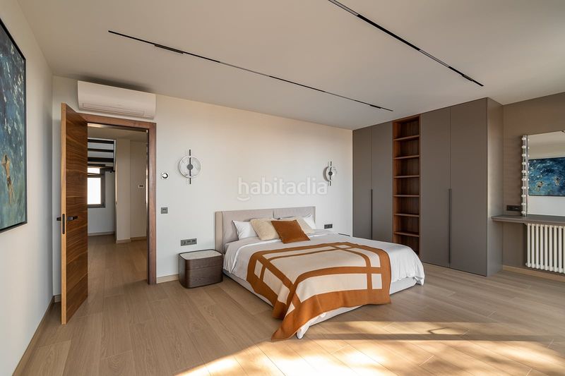 Foto 4490a96f-15b7-4978-b872-05659a8e96cb. Casa amb piscina a Centre Castelldefels