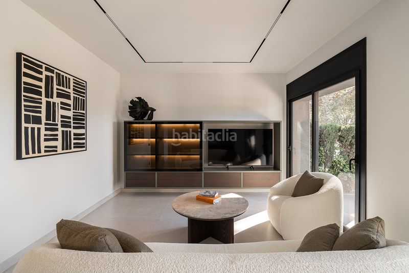 Foto 5bd1b507-6581-4d55-953e-0e5464928eae. Casa amb piscina a Centre Castelldefels